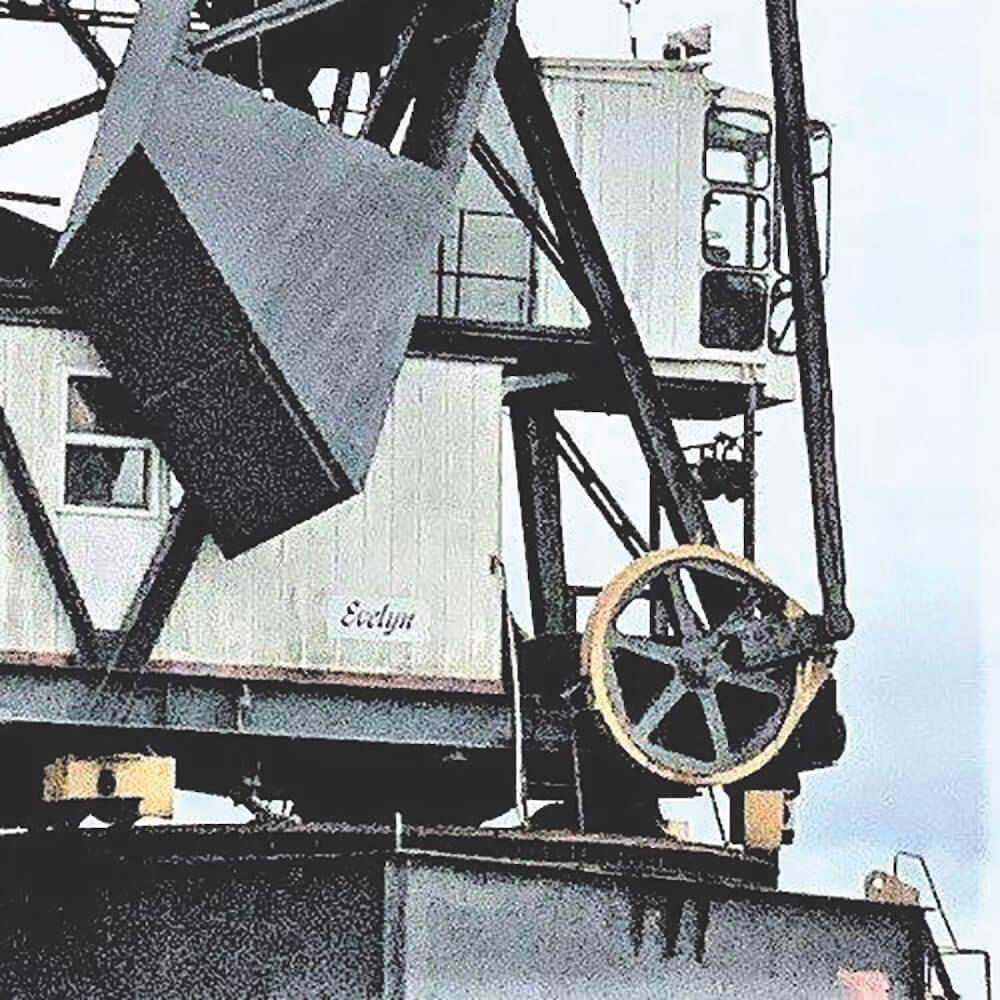 Counterweight on boom heel reduces luffing force.