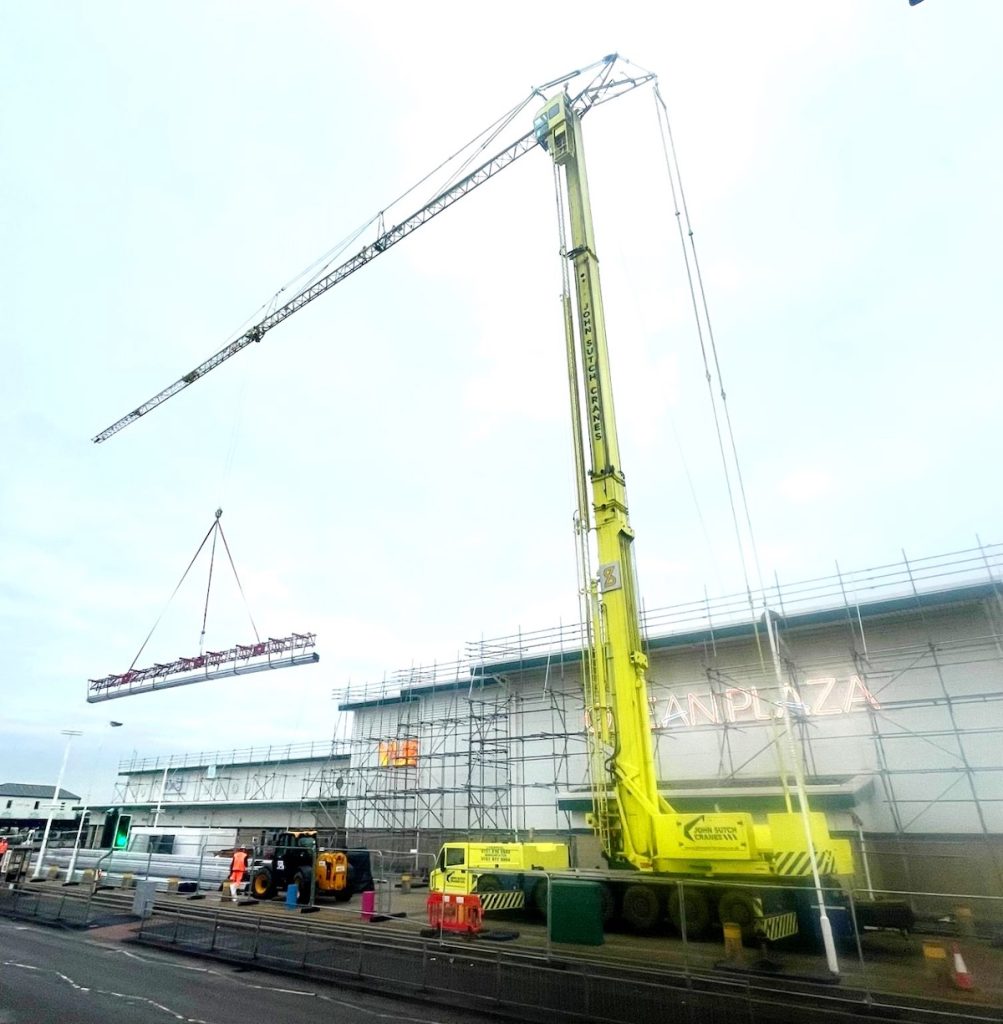 Modulift lattice beam lifting roof sheets into position