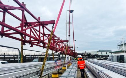 Modulift lattice beam lifting roof sheets into position bnr