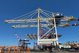 Cranes ready to ship shanghai deltaport