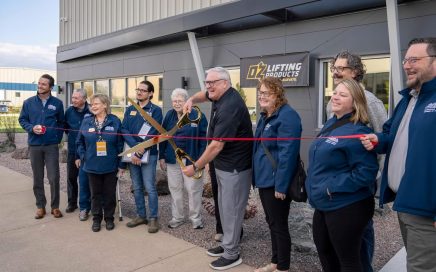 Oz lifting ribbon cutting
