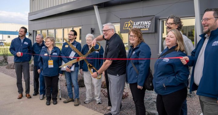 Oz lifting ribbon cutting